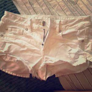 American Eagle, white Shortie shorts